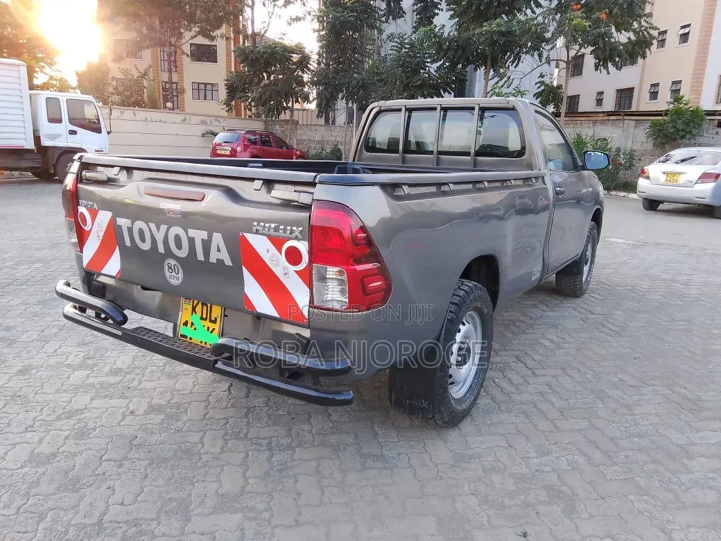 Toyota Hilux 2022 Gold