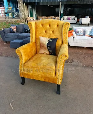 KING'S SEAT Who's Your King at Home for the Couples Ama Ni Queen.