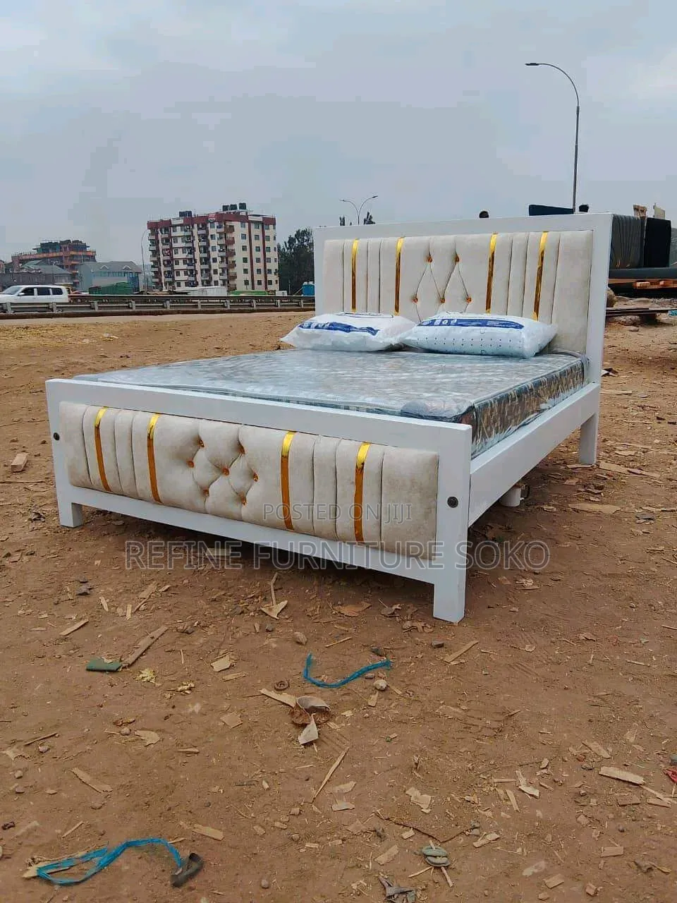 Mocket Bed Available With Fluffy and Warm Fabric