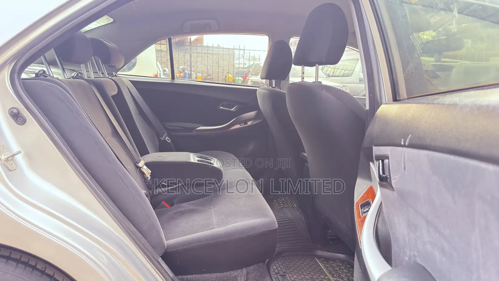 Toyota Premio 1.8 FWD 2012 Silver