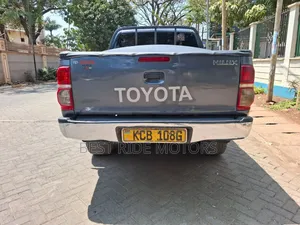 Toyota Hilux 2014 Gray