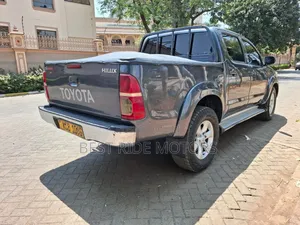 Toyota Hilux 2014 Gray