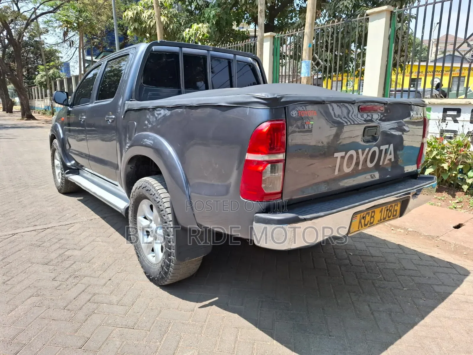 Toyota Hilux 2014 Gray