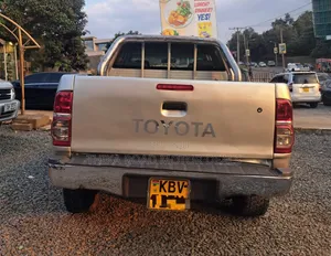 Toyota Hilux 2006 Gray