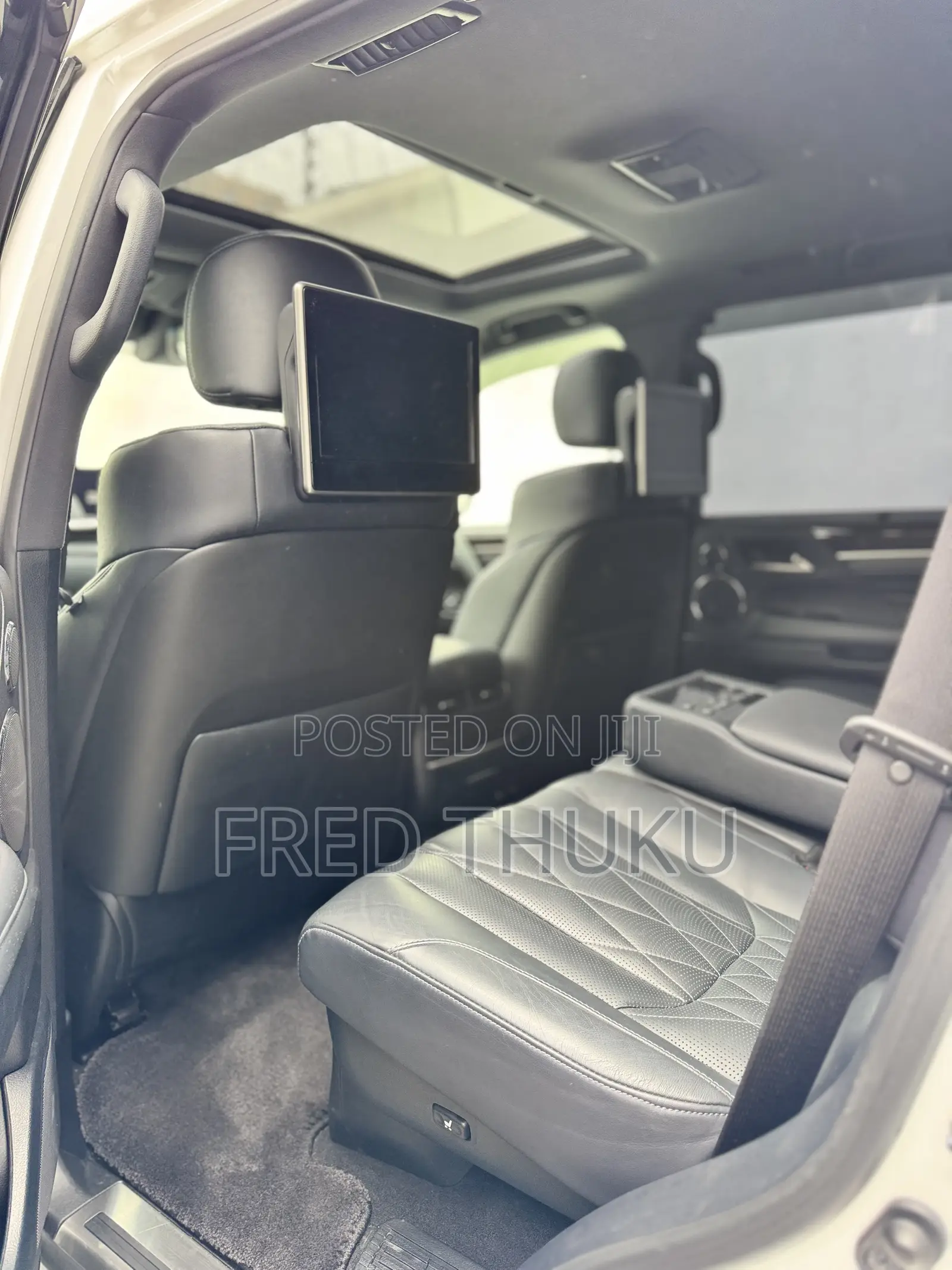 Lexus LX 570 AWD 2019 White