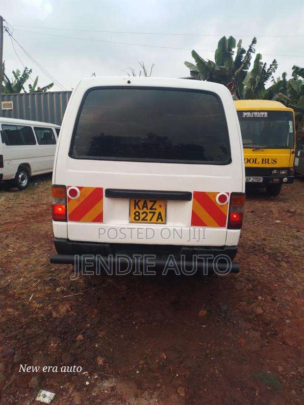 Nissan Caravan (Urvan) 2004 White - thumbnail 2