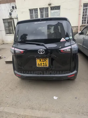 Toyota Sienta 2017 Black