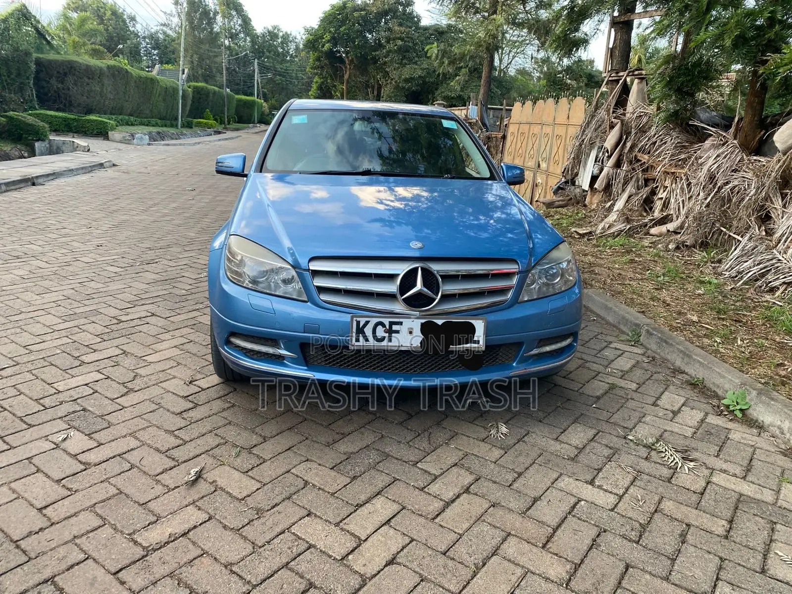 Mercedes-Benz C200 2010 Blue
