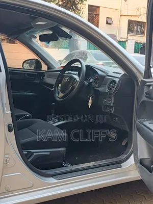 Toyota Corolla Fielder 2017 Silver