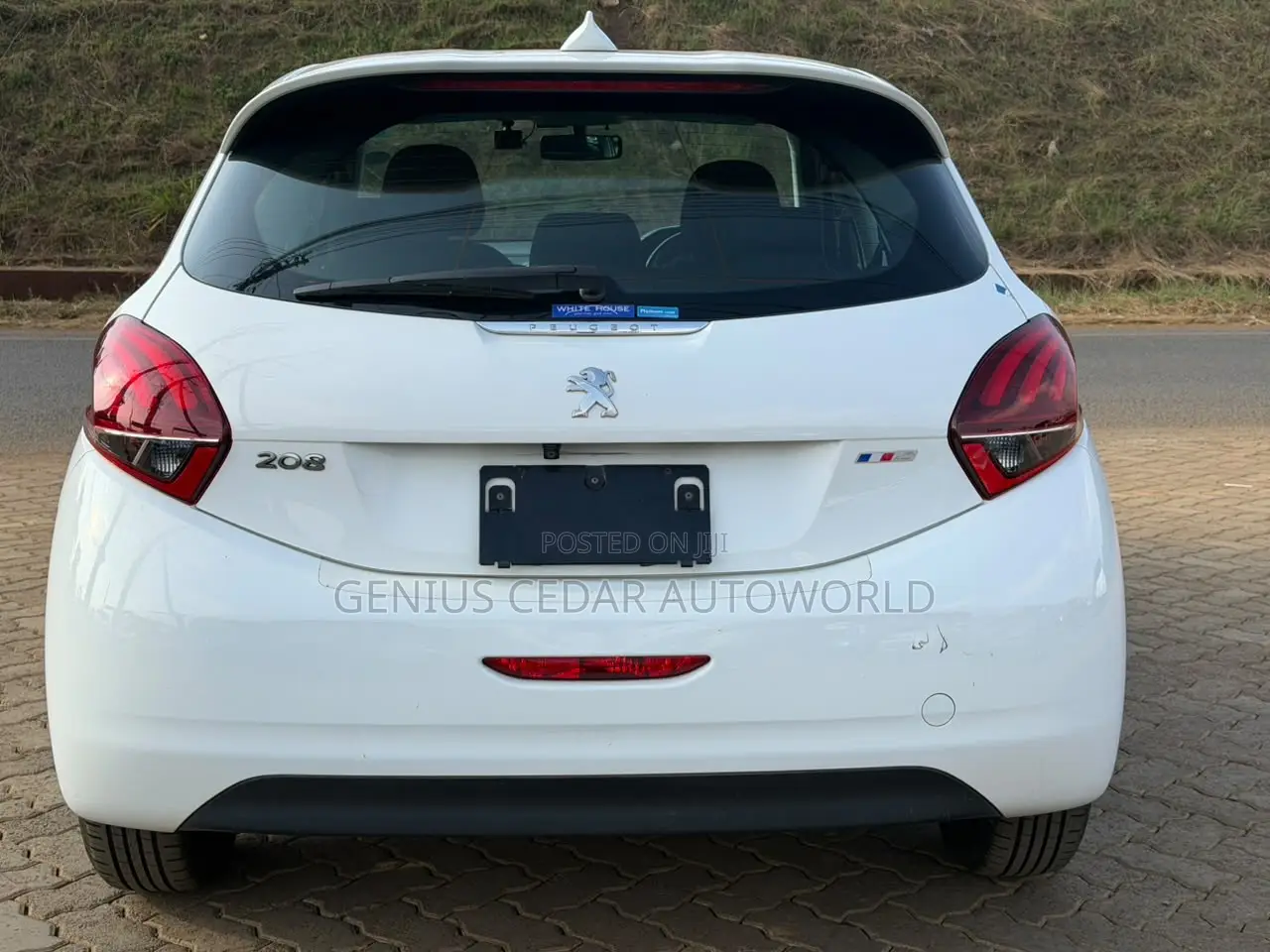 Peugeot 208 2018 White