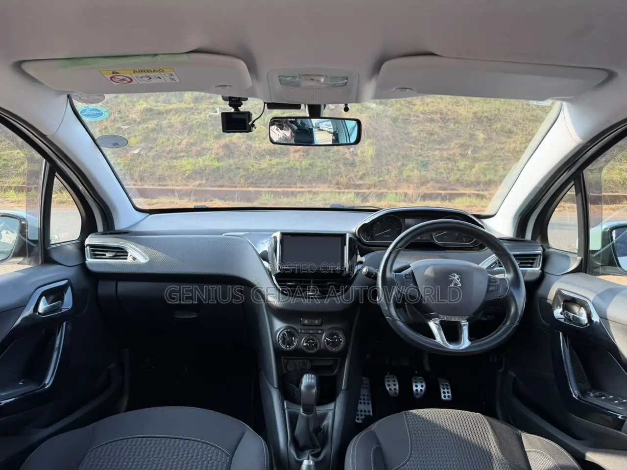 Peugeot 208 2018 White