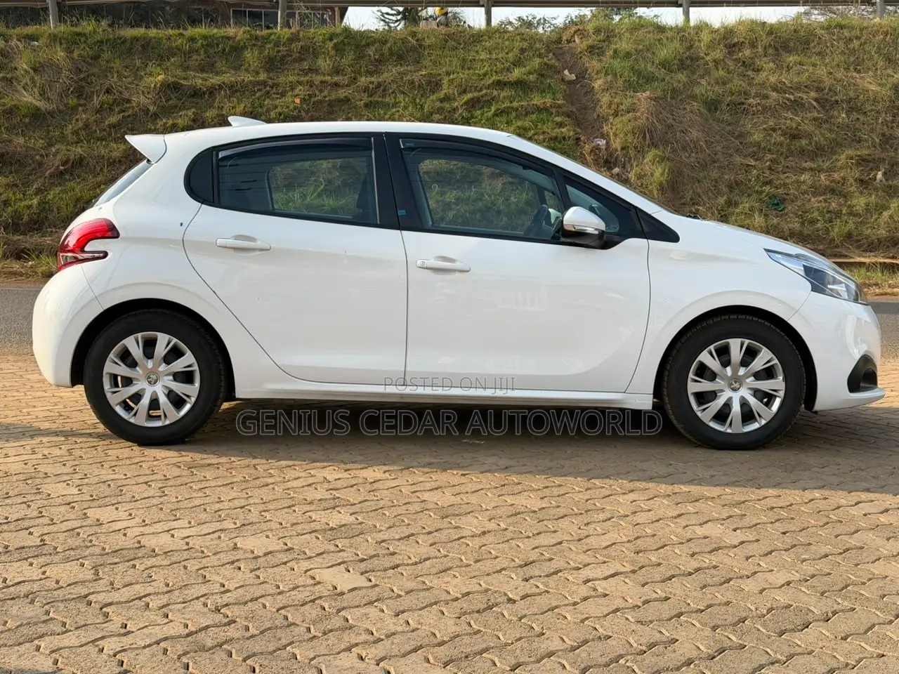 Peugeot 208 2018 White