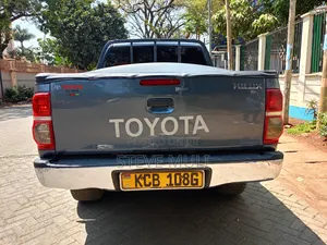 Toyota Hilux 2014 Gray