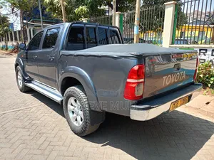 Toyota Hilux 2014 Gray