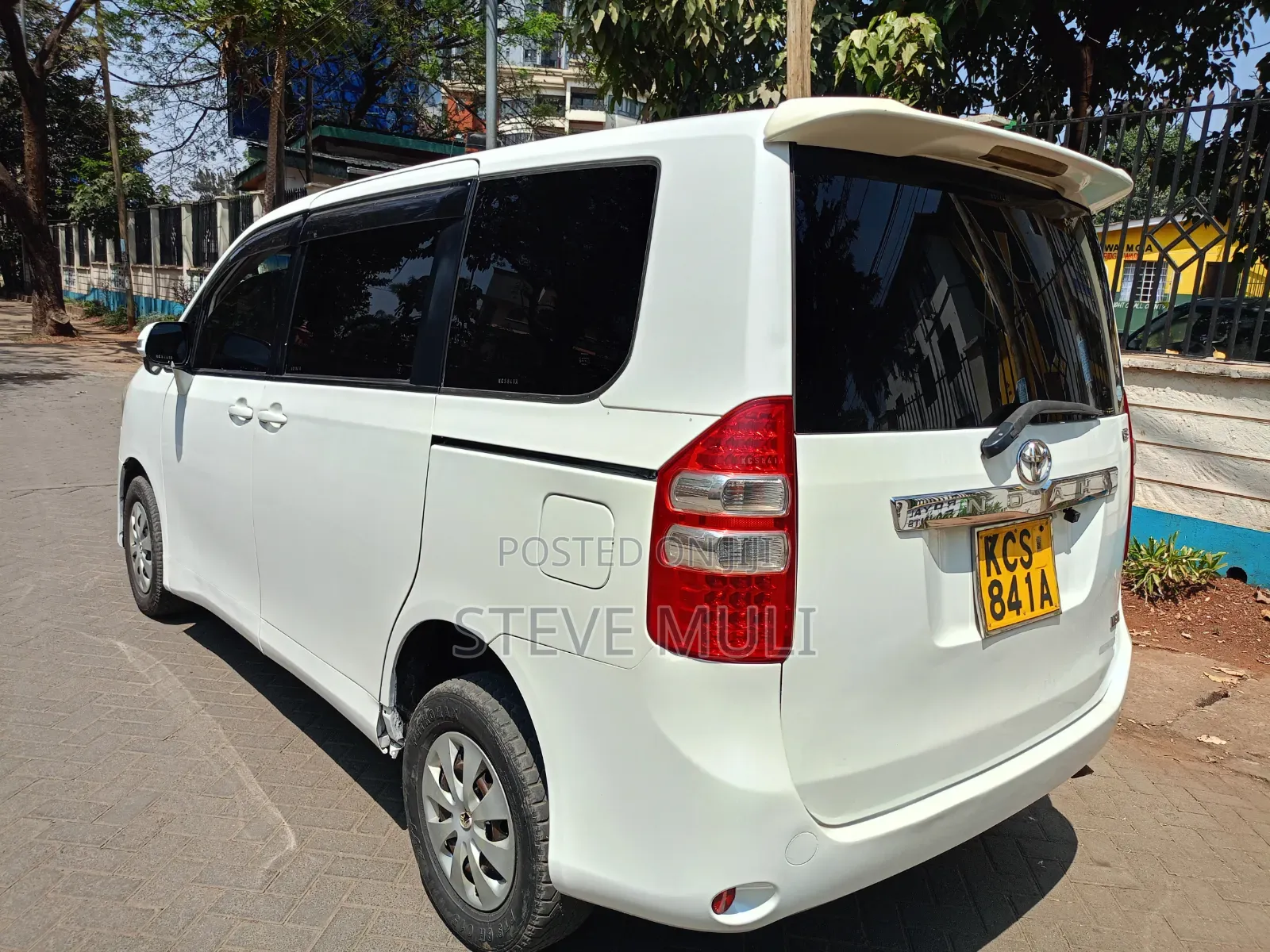 Toyota Noah 2012 Pearl
