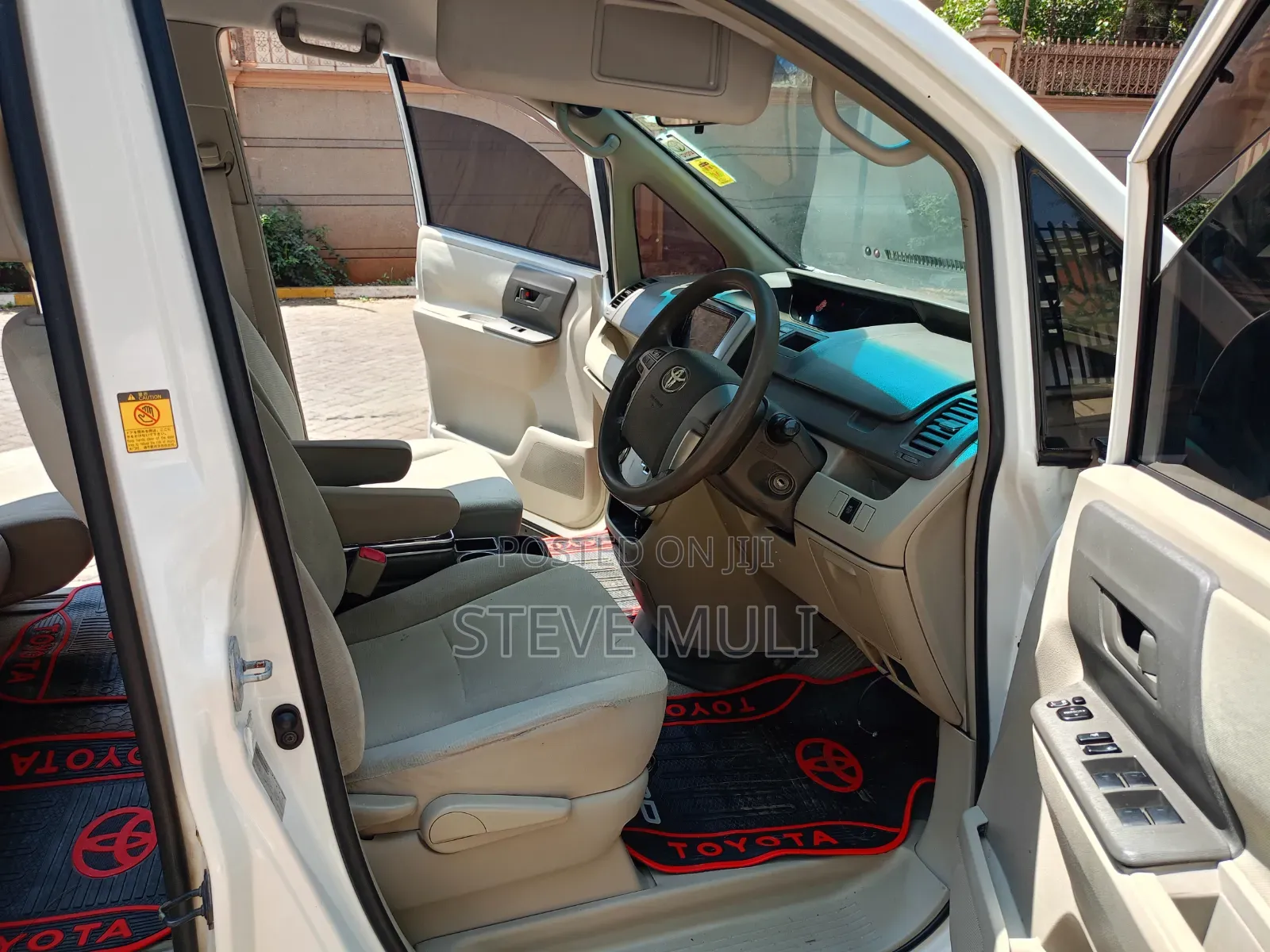 Toyota Noah 2012 Pearl