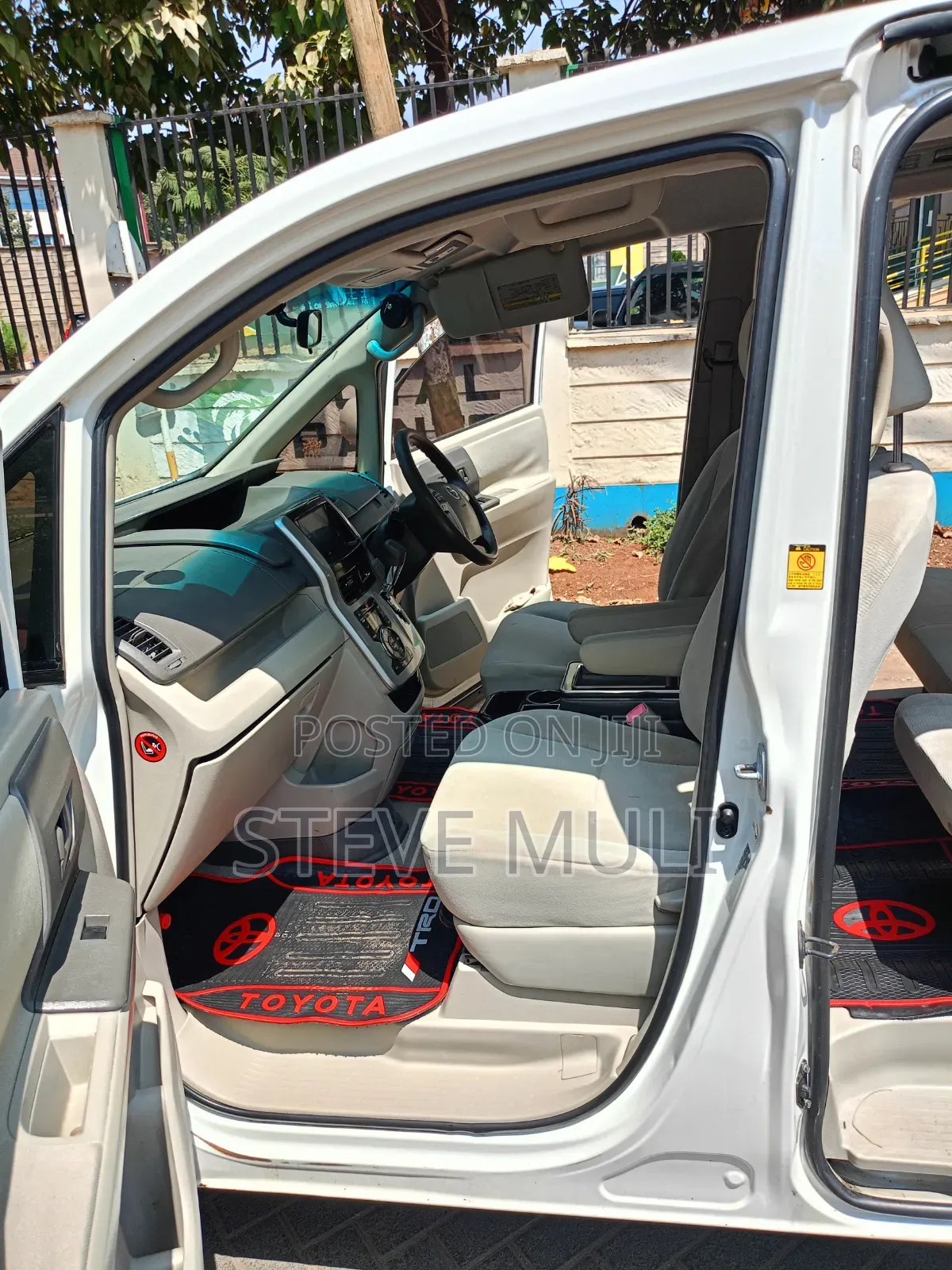 Toyota Noah 2012 Pearl