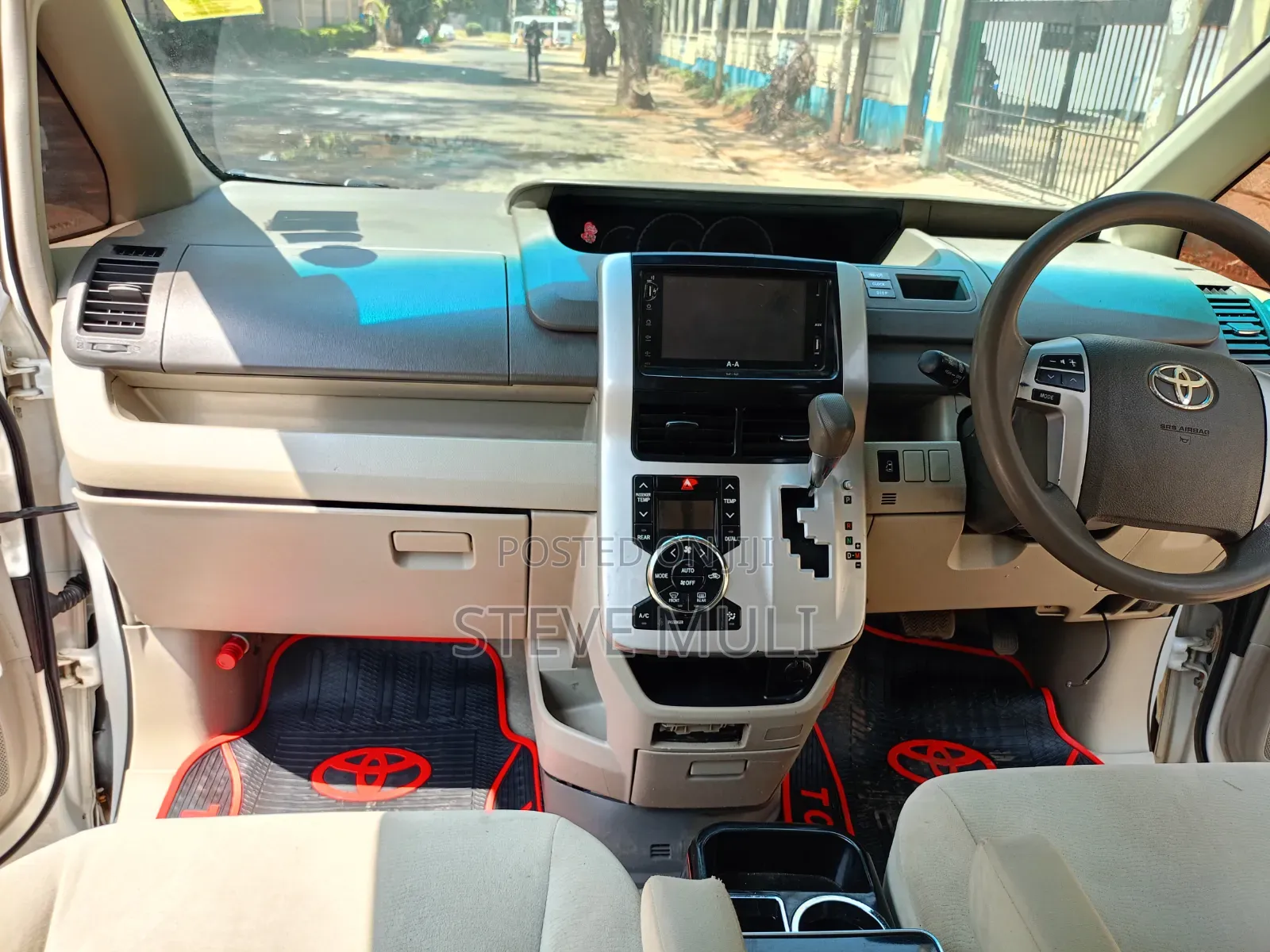 Toyota Noah 2012 Pearl