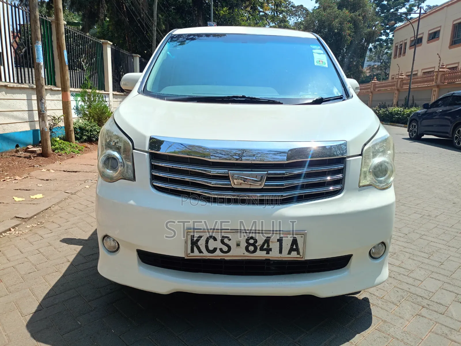 Toyota Noah 2012 Pearl