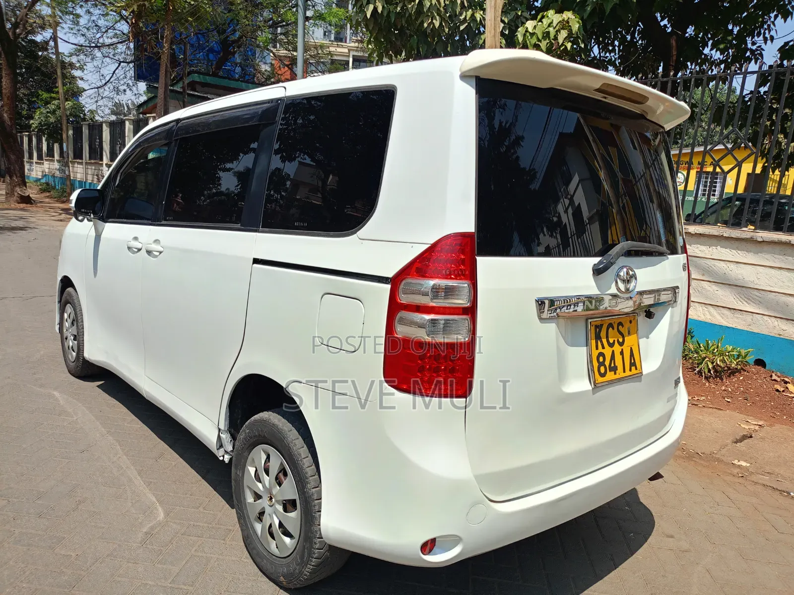 Toyota Noah 2012 Pearl