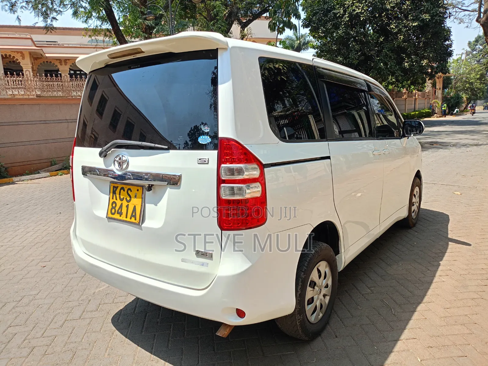 Toyota Noah 2012 Pearl