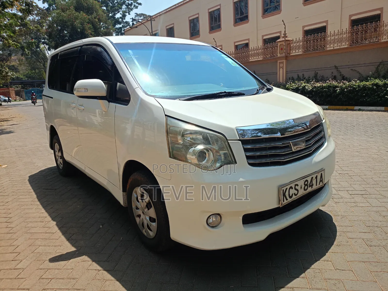 Toyota Noah 2012 Pearl