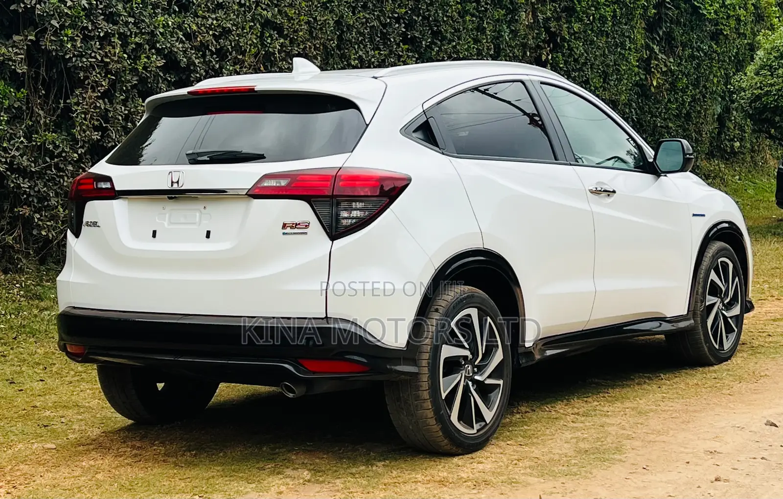 Honda Vezel 1.5 2WD 172 hp 2019 Off white