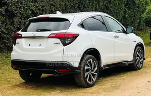 Honda Vezel 1.5 2WD 172 hp 2019 Off white