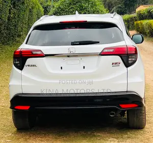 Honda Vezel 1.5 2WD 172 hp 2019 Off white