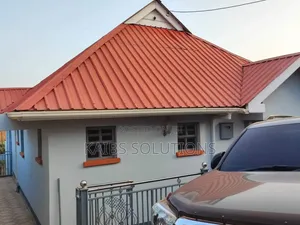 3bdrm Maisonette in Kawaida, Banana for sale