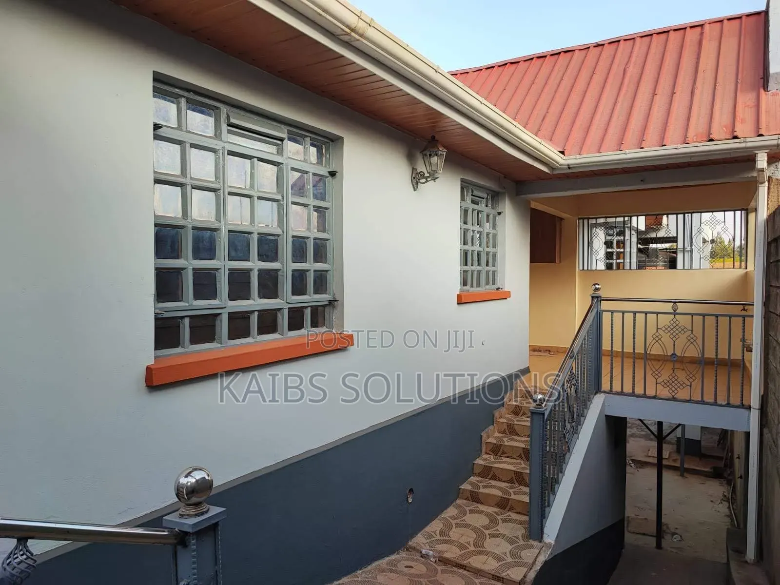 3bdrm Maisonette in Kawaida, Banana for sale