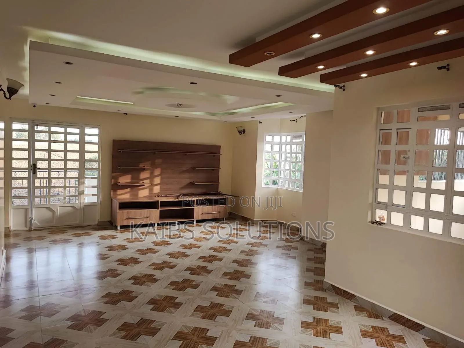 3bdrm Maisonette in Kawaida, Banana for sale