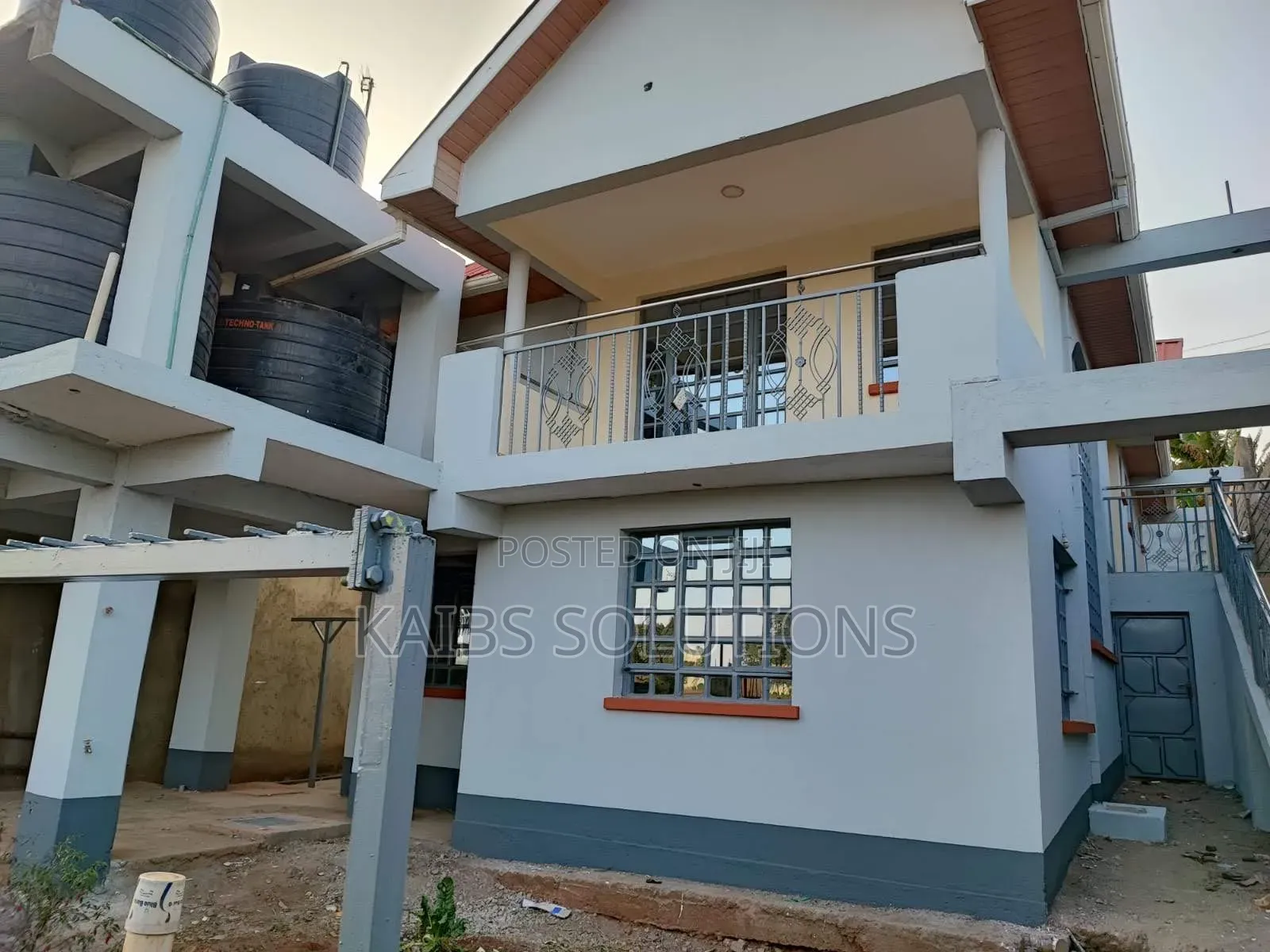 3bdrm Maisonette in Kawaida, Banana for sale