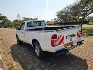 Toyota Hilux 2016 White