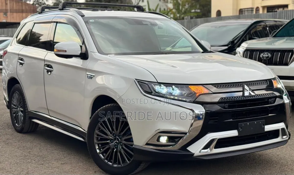 Mitsubishi Outlander 2019 White