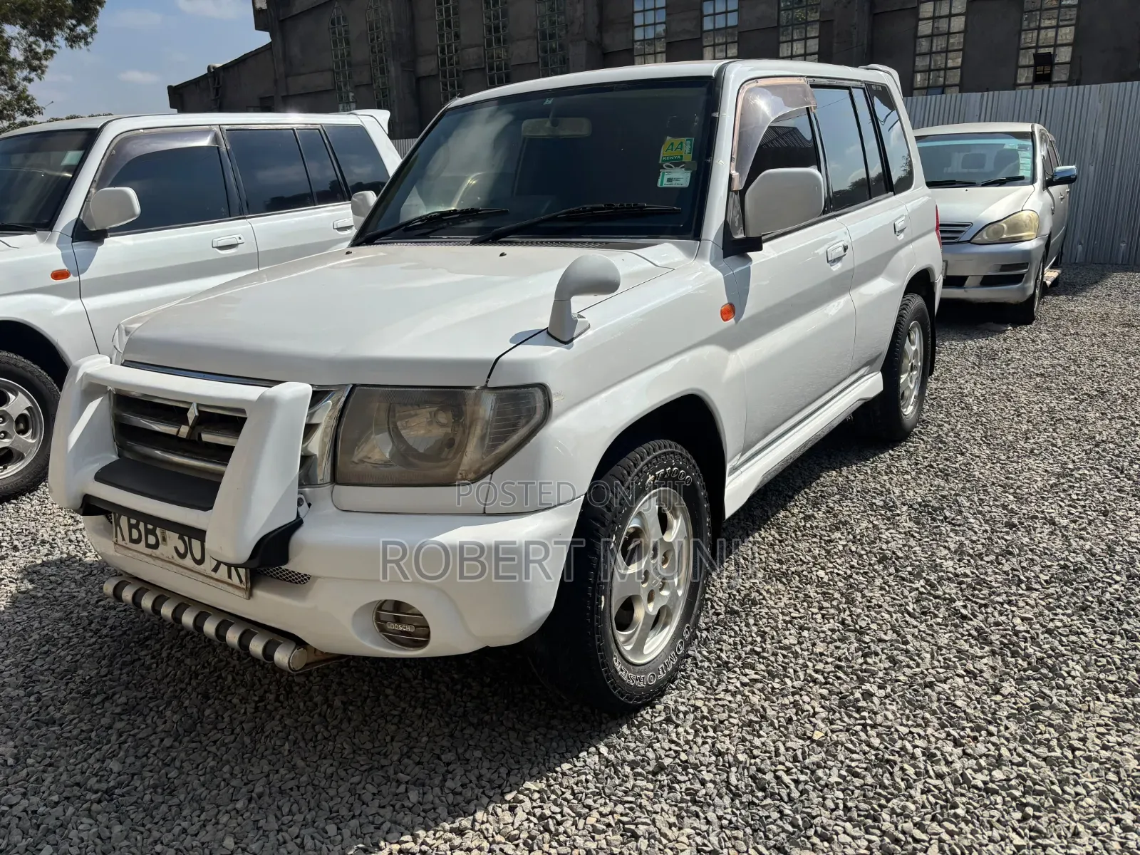 Mitsubishi Pajero 2000 White