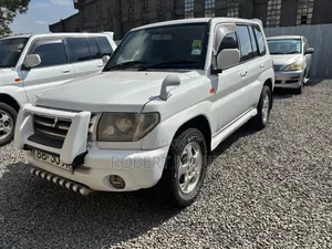Mitsubishi Pajero 2000 White