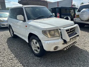 Mitsubishi Pajero 2000 White