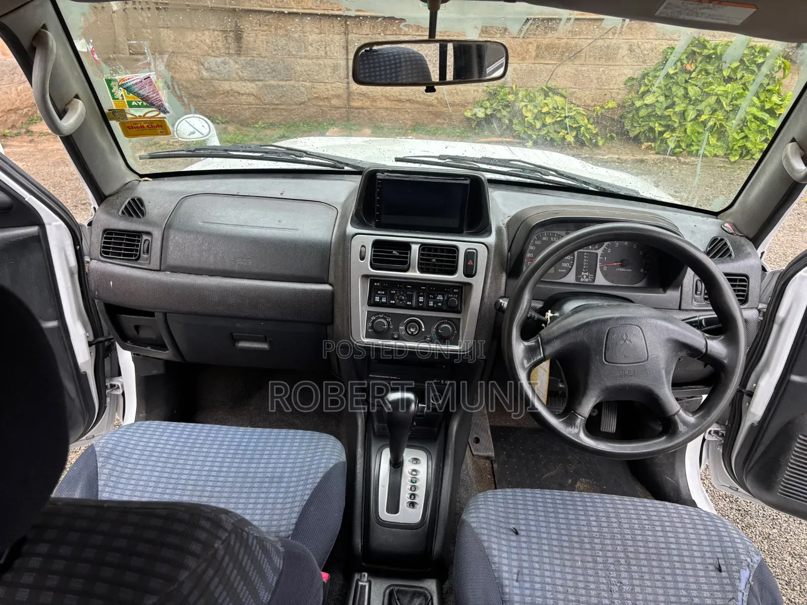 Mitsubishi Pajero 2000 White