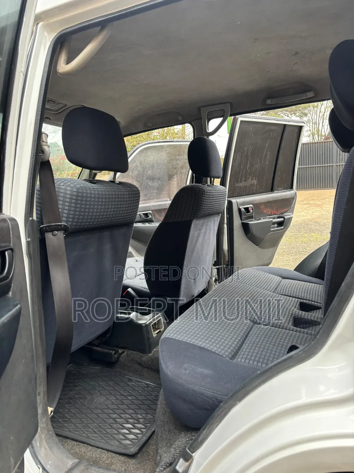 Mitsubishi Pajero 2000 White