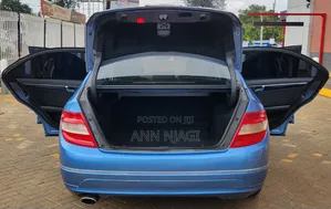 Mercedes-Benz C200 2010 Blue