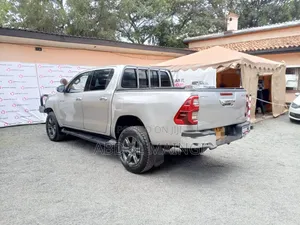 Toyota Hilux 2021 Silver