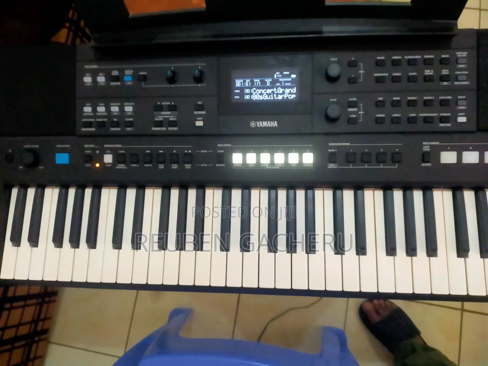 Yamaha PSR E 483,with a Sound King Stand