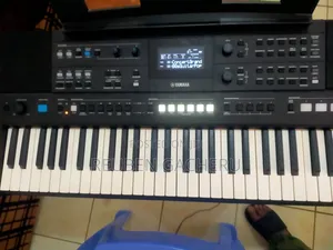 Yamaha PSR E 483,with a Sound King Stand