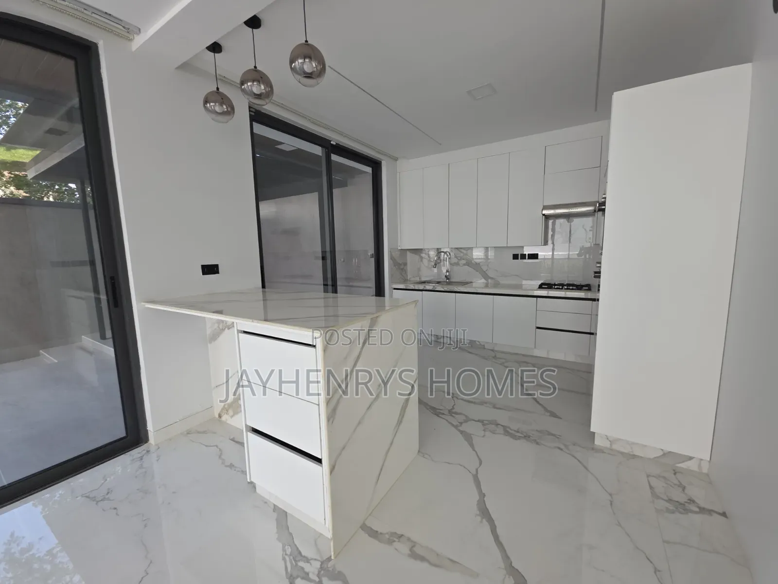 6bdrm House in Muthangari for sale