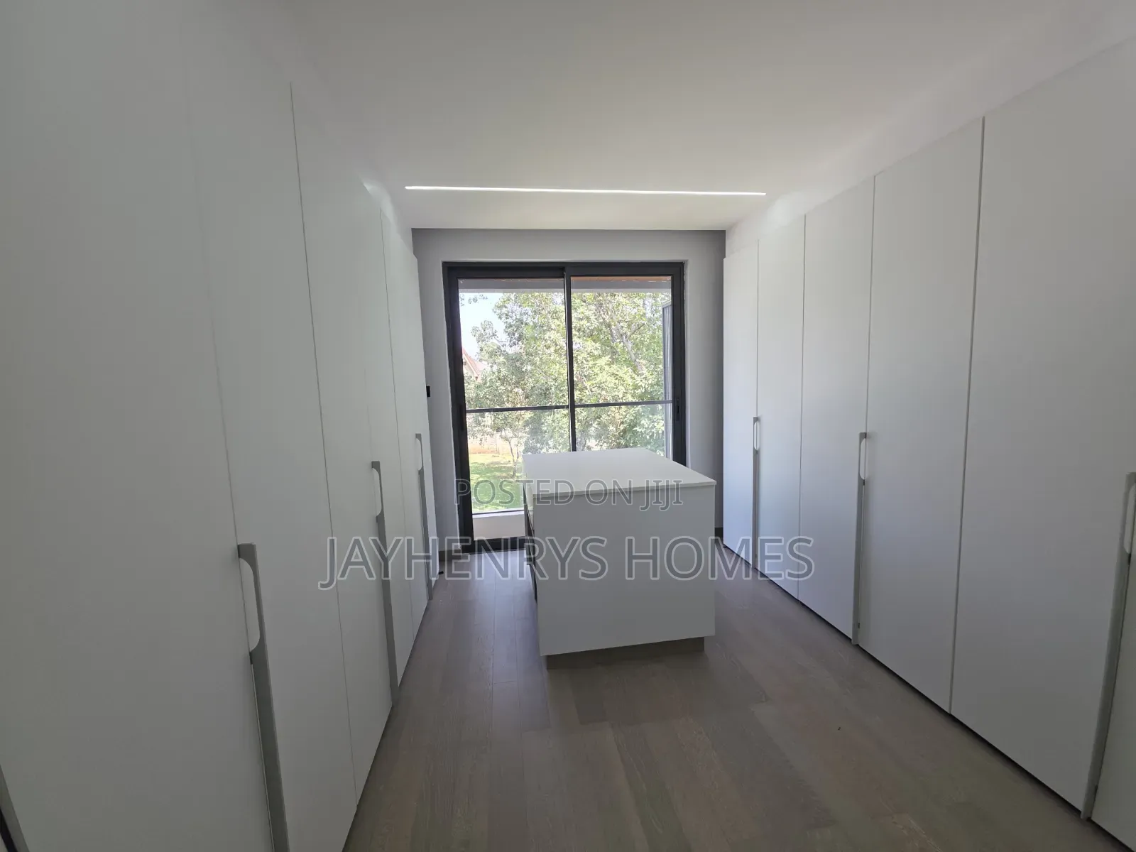 6bdrm House in Muthangari for sale
