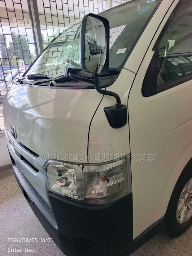 Toyota HiAce 2018 White