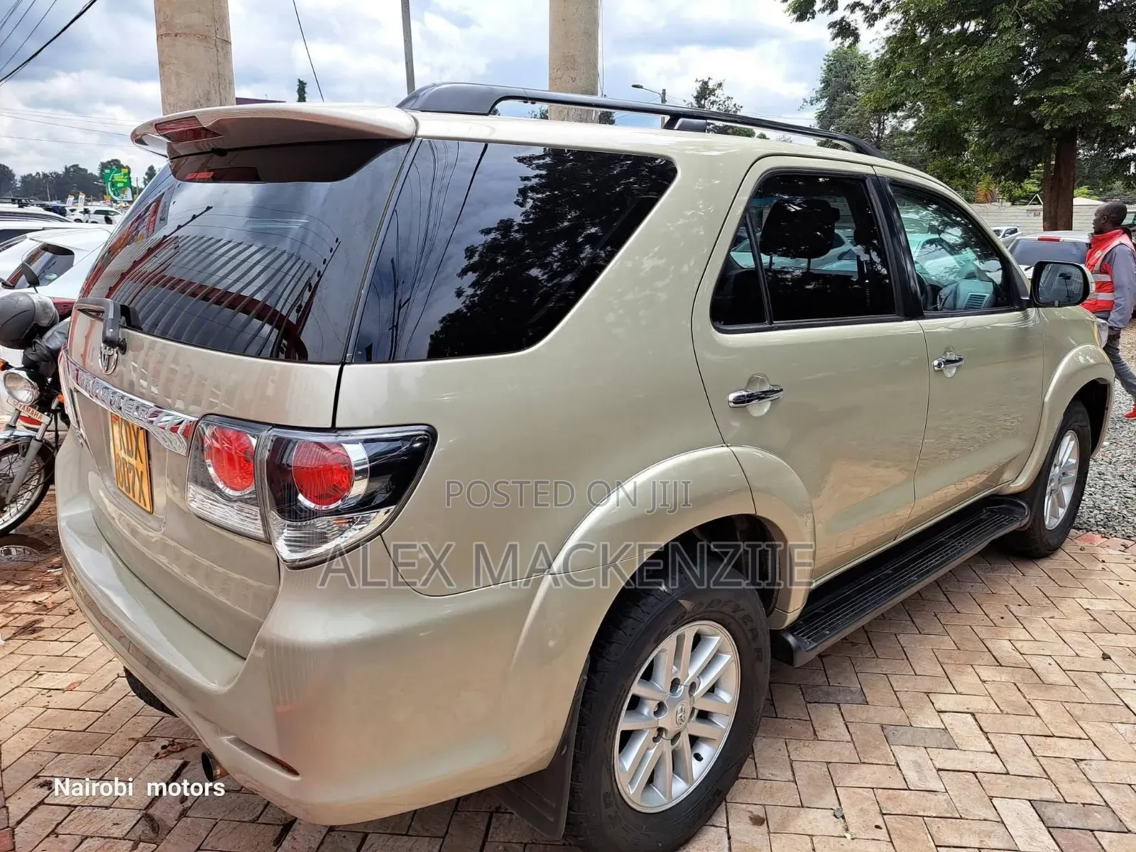 Toyota Fortuner 2014 Gold