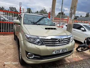 Toyota Fortuner 2014 Gold
