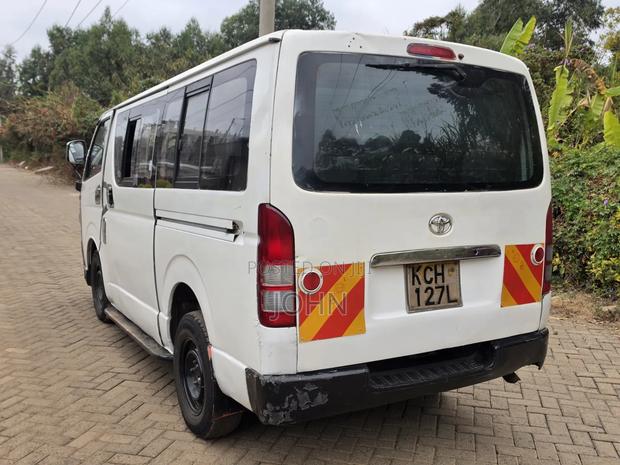 Toyota HiAce 2008 White - main view